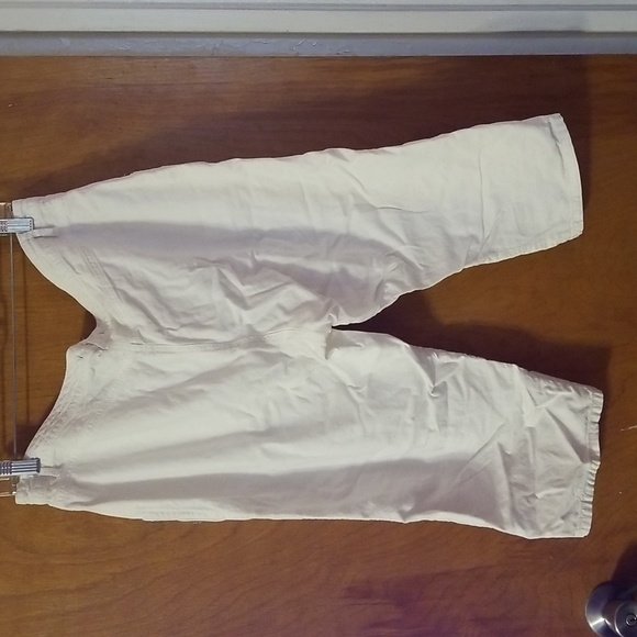 Bandolino Capri Pants Size 12: A - Picture 5 of 7